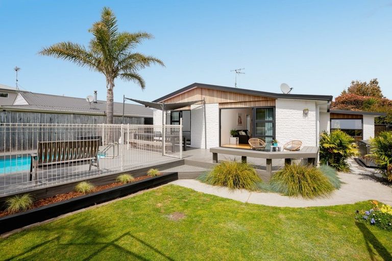 Photo of property in 61 Simpson Road, Papamoa Beach, Papamoa, 3118