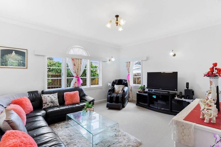 Photo of property in 50a Megan Avenue, Pakuranga Heights, Auckland, 2010