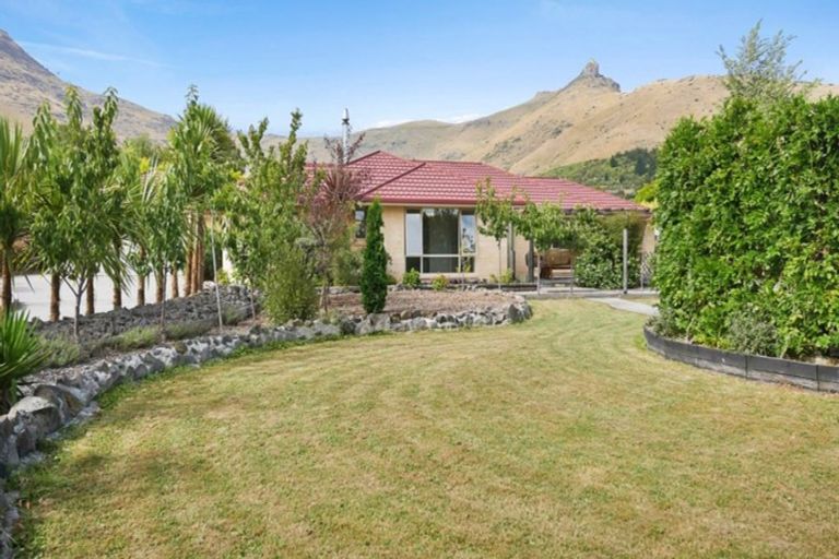 Photo of property in 6 Deavoll Place, Heathcote Valley, Christchurch, 8022