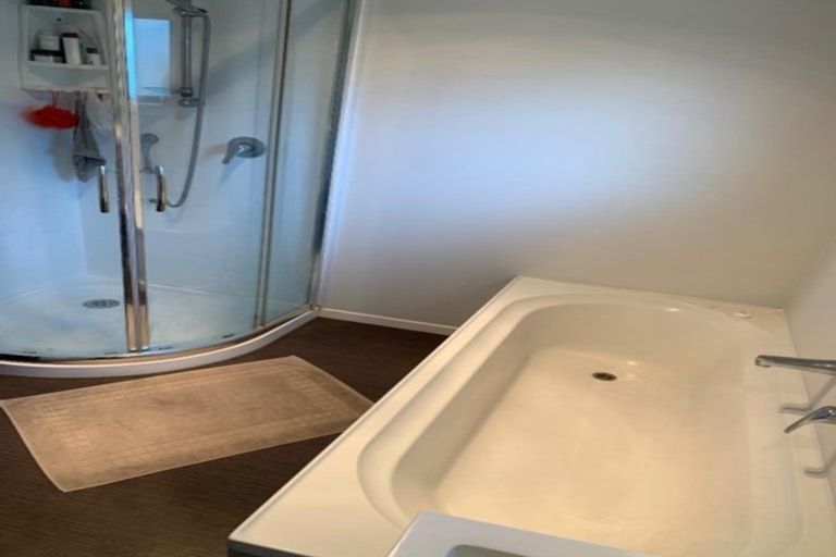 Photo of property in 8 Vardon Road, St Andrews, Hamilton, 3200