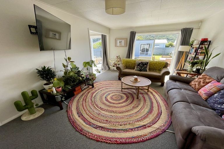 Photo of property in 17 Reynolds Street, Taita, Lower Hutt, 5011