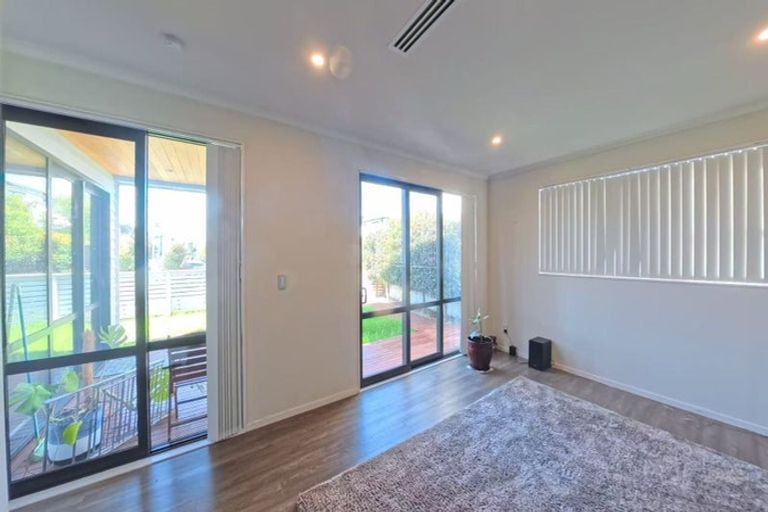 Photo of property in 11 Pihoihoi Place, Hobsonville, Auckland, 0616