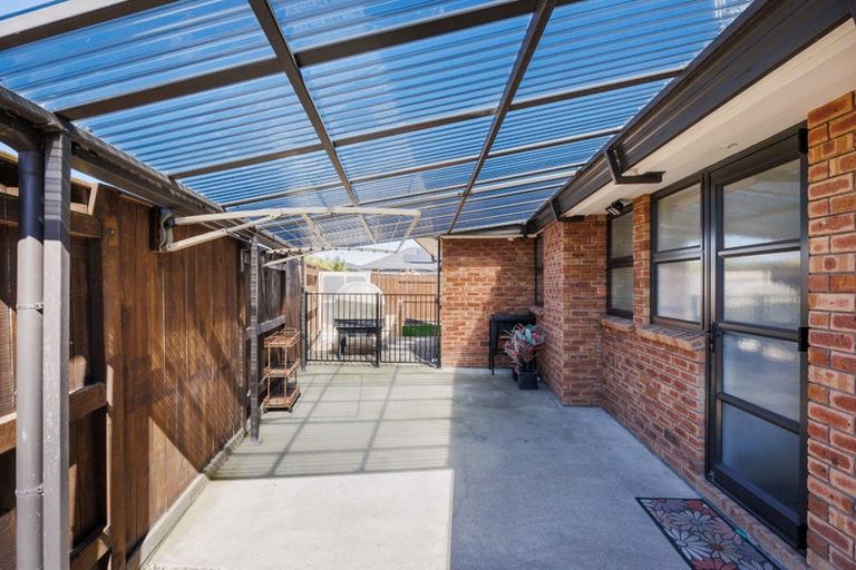 Photo of property in 18 Medallion Court, Kelvin Grove, Palmerston North, 4414