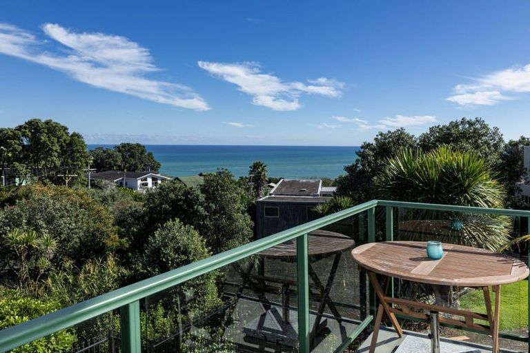 Photo of property in 6 Berridge Road, Muriwai, Waimauku, 0881