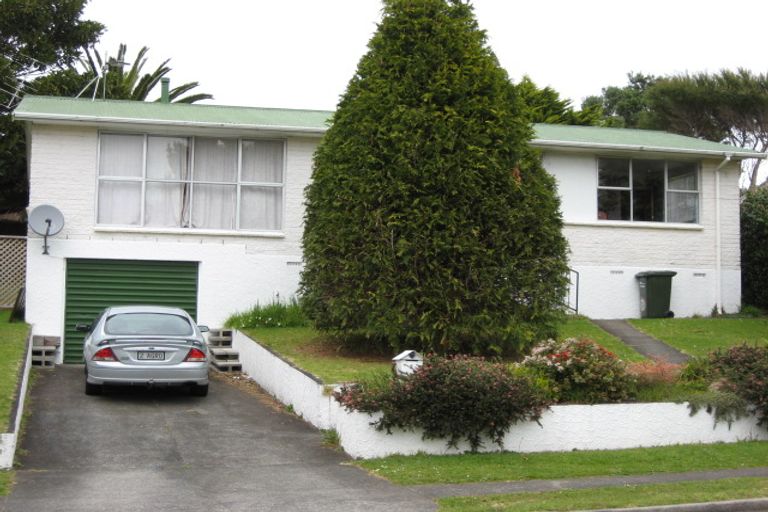 Photo of property in 3 Brixham Place, Merrilands, New Plymouth, 4312