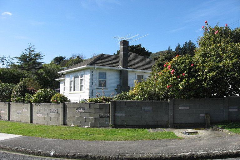 Photo of property in 17 Castlerea Street, Wainuiomata, Lower Hutt, 5014