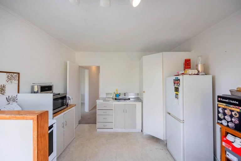 Photo of property in 2/18 Fowler Street, Northcote, Auckland, 0627