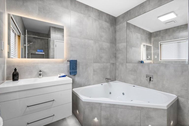 Photo of property in 2 Bale Place, Havelock North, 4130