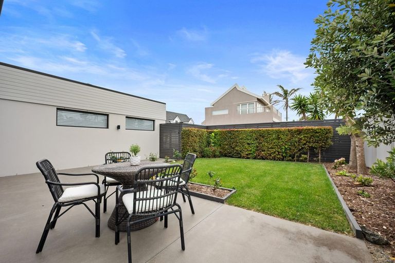 Photo of property in 9 Craig Road, Milford, Auckland, 0620