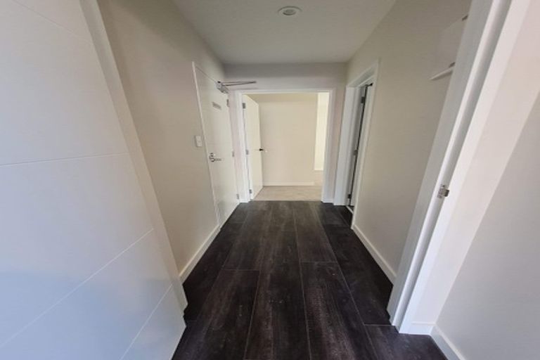 Photo of property in 5 Skua Road, Hobsonville, Auckland, 0616