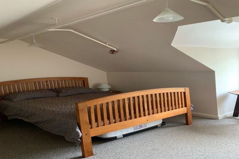 Photo of property in 5 Gilbert Street, New Plymouth, 4310