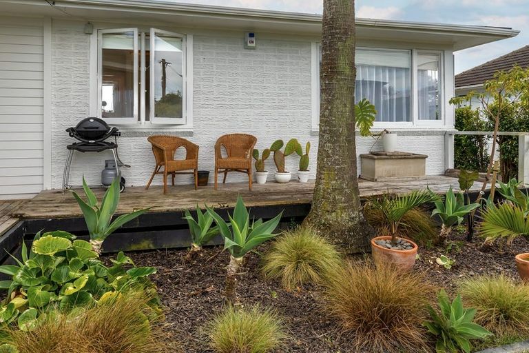Photo of property in 79 Farquhar Road, Glendene, Auckland, 0602