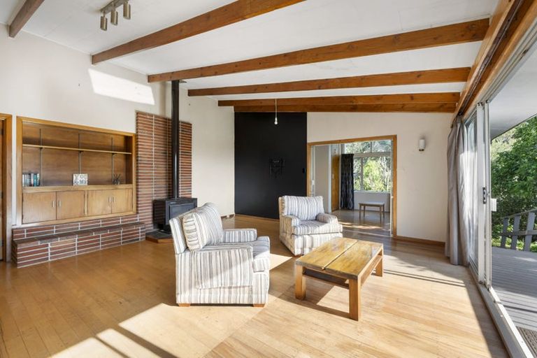 Photo of property in 295 Glenfield Road, Glenfield, Auckland, 0629