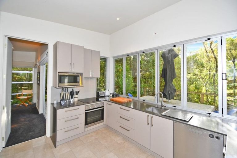 Photo of property in 20 Grand View Road, Leigh, 0985