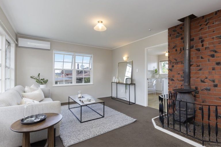Photo of property in 2/68a Sturges Road, Henderson, Auckland, 0612
