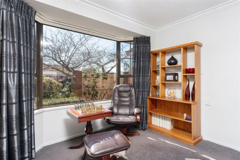 Photo of property in 6 Sunbeam Place, Halswell, Christchurch, 8025