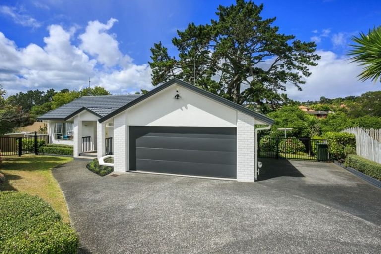 Photo of property in 10 Owl Court, Unsworth Heights, Auckland, 0632