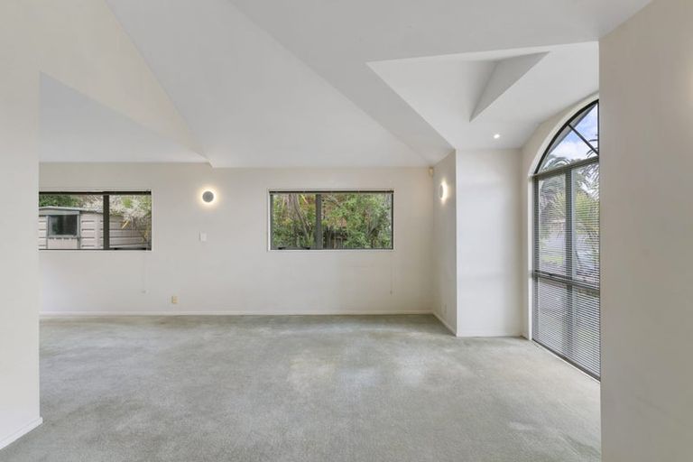 Photo of property in 4 San Ambrosio Rise, Henderson, Auckland, 0612