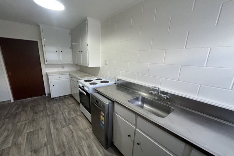 Photo of property in 6 Tiraumea Street, Palmerston North, 4410