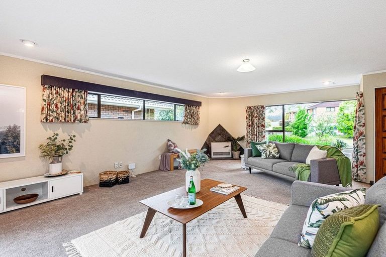 Photo of property in 33 Chilton Drive, Paraparaumu, 5032