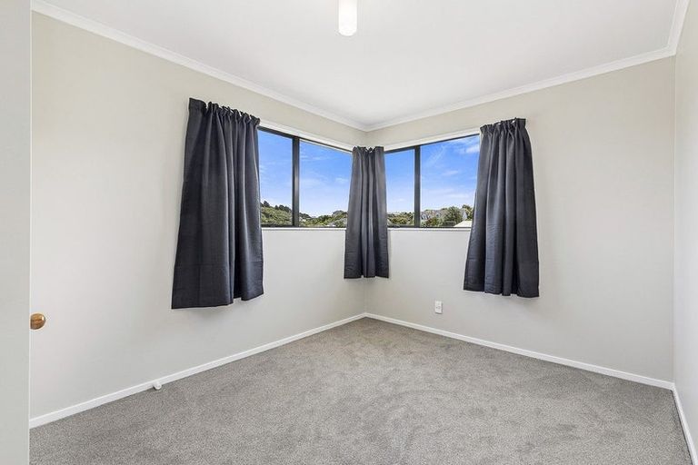 Photo of property in 37 Saunders Close, Whitby, Porirua, 5024