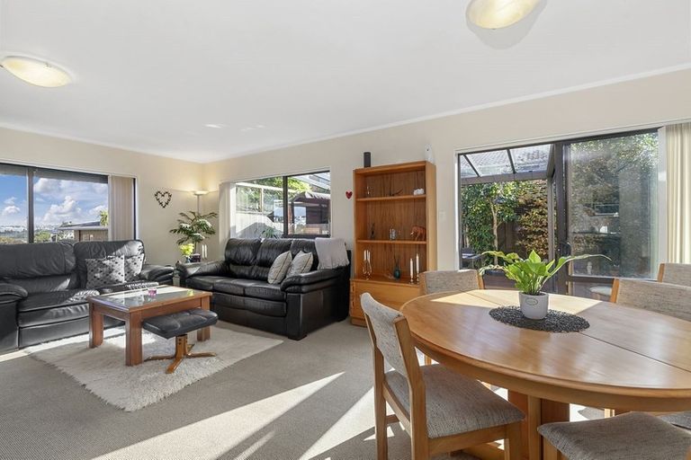 Photo of property in 2/8 Harley Road, Hauraki, Auckland, 0622