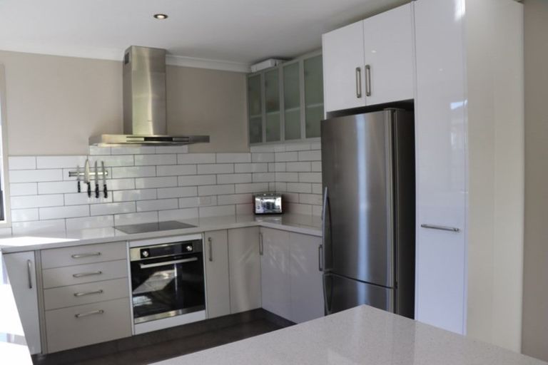 Photo of property in 18 Waipuna Grove, Welcome Bay, Tauranga, 3112