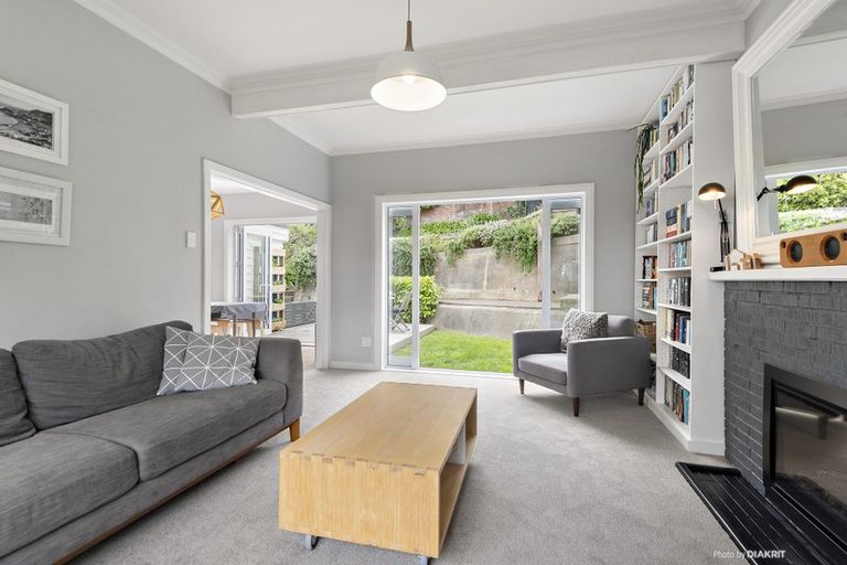 Photo of property in 11 Knoll Street, Island Bay, Wellington, 6023