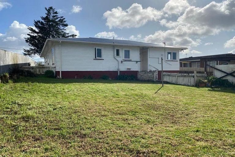 Photo of property in 47 Royal View Road, Te Atatu South, Auckland, 0610