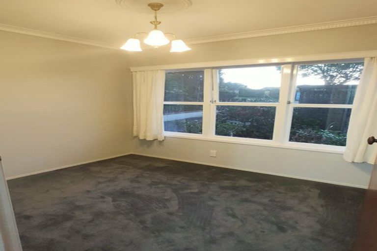 Photo of property in 4301 Great North Road, Glendene, Auckland, 0602