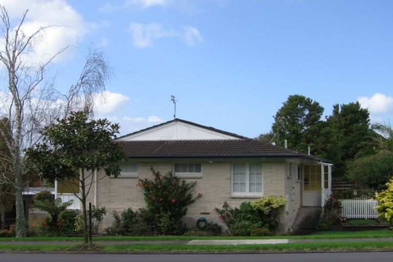 Photo of property in 2/25 Glenmore Road, Sunnyhills, Auckland, 2010