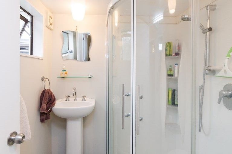 Photo of property in 16 Truscott Grove, Awapuni, Palmerston North, 4412