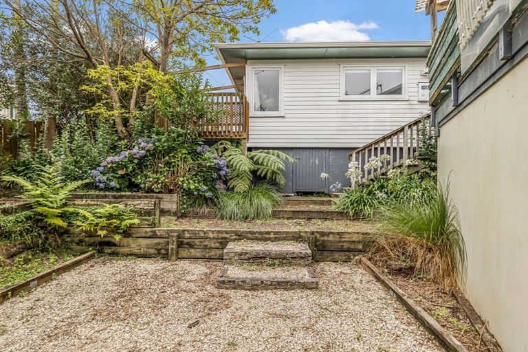 Photo of property in 10 Mackwood Place, Birkdale, Auckland, 0626