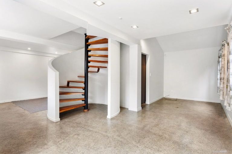 Photo of property in 46a Eskdale Road, Birkdale, Auckland, 0626