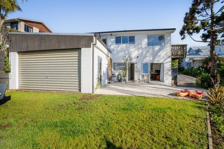 Photo of property in 17 Linda Street, Oakura, 4314