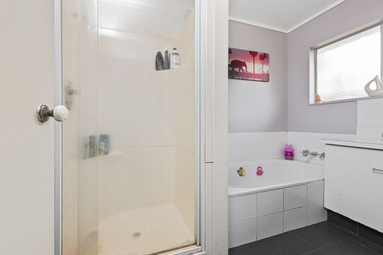 Photo of property in 35 Resolution Road, Welcome Bay, Tauranga, 3112