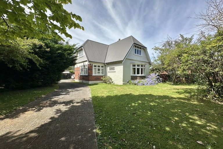 Photo of property in 84 Cambridge Terrace, Waterloo, Lower Hutt, 5011