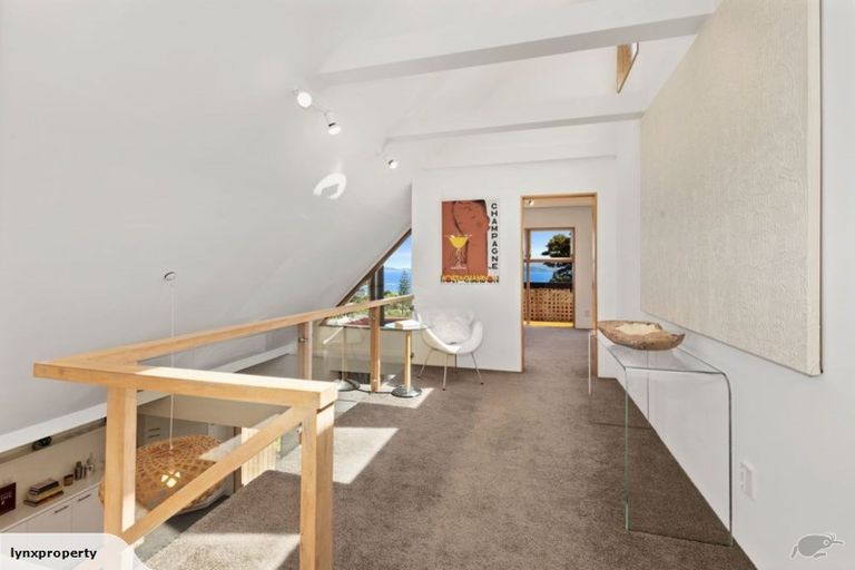 Photo of property in 3 Whiorau Grove, Lowry Bay, Lower Hutt, 5013