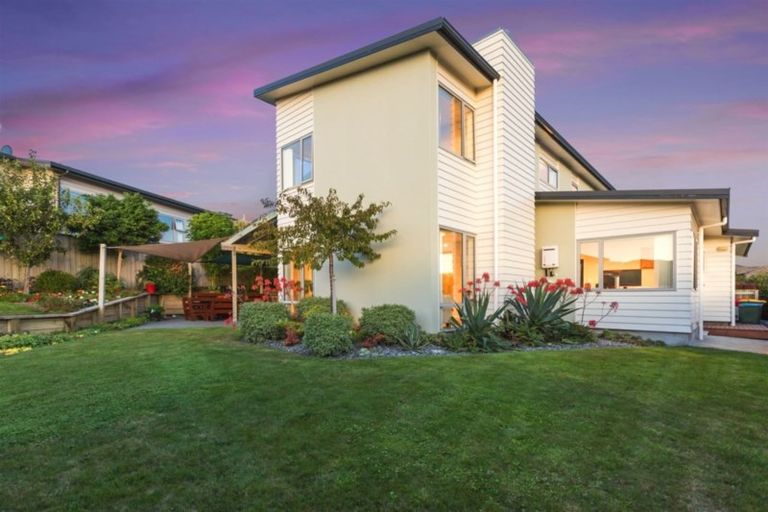 Photo of property in 6 Sumner Terrace, Aotea, Porirua, 5024