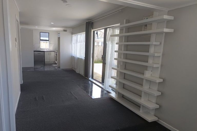 Photo of property in 21 Mon Desir Place, Manurewa, Auckland, 2102