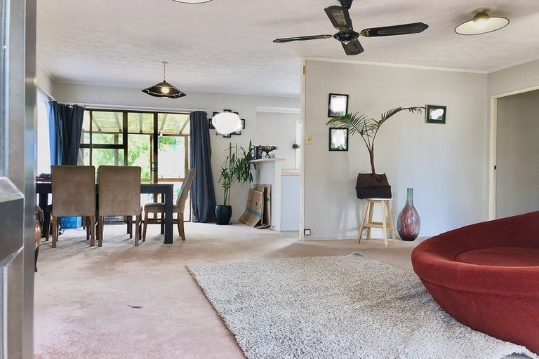 Photo of property in 2/19 Sandgate Avenue, Botany Downs, Auckland, 2010