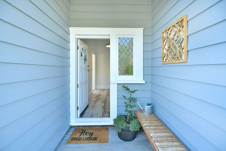 Photo of property in 1/6 Sundown Avenue, Manly, Whangaparaoa, 0930