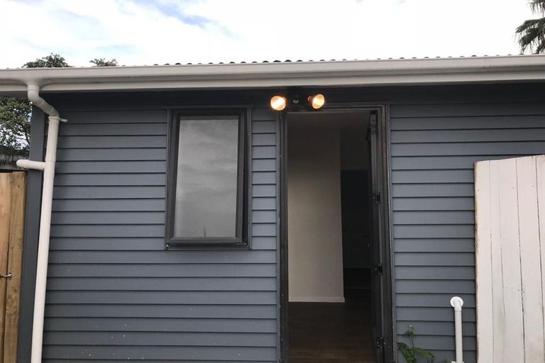 Photo of property in 6 Bellringer Road, Massey, Auckland, 0614