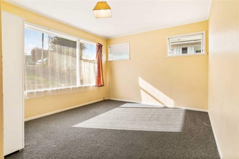 Photo of property in 73 Fairclough Road, Beach Haven, Auckland, 0626