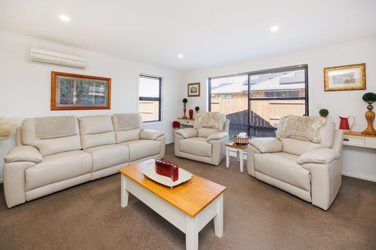 Photo of property in 18 Medallion Court, Kelvin Grove, Palmerston North, 4414