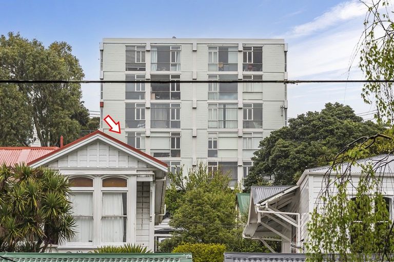 Photo of property in Fairmont Flats, 2d/20 Maarama Crescent, Aro Valley, Wellington, 6021