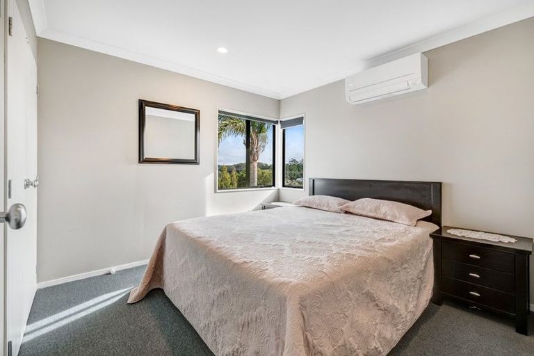 Photo of property in 2/26 James Street, Bayview, Auckland, 0629
