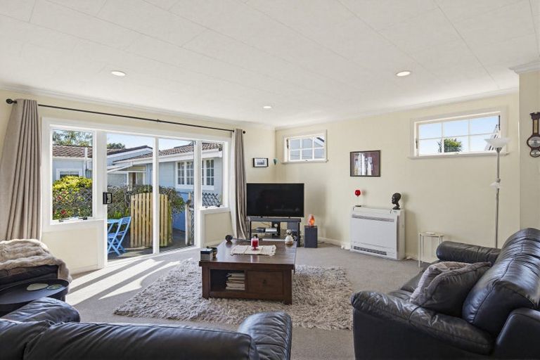 Photo of property in 6 Teoti Street, Paraparaumu Beach, Paraparaumu, 5032