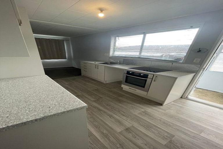 Photo of property in 3 Vina Place, Massey, Auckland, 0614