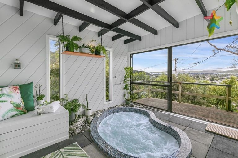 Photo of property in 32a Woodvale Grove, Fairfield, Lower Hutt, 5011